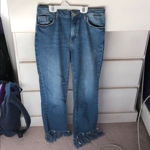 MOM fit jeans with frayed bottom